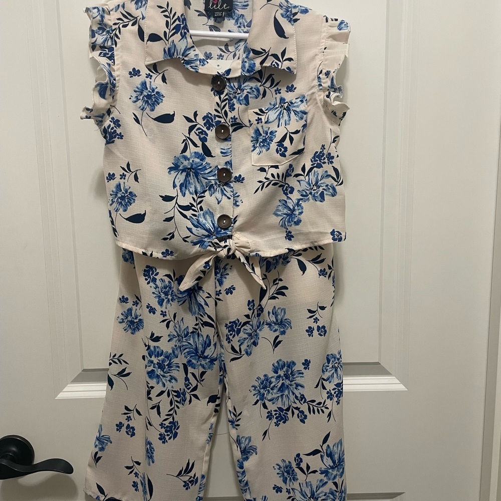 Lilt Cream and Blue Floral matching pants and shirt set size small (7/8)